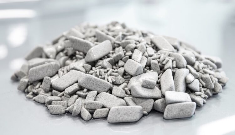 An AM post-processing technology supplier should be able to provide customized technology / media solutions that yield optimal surface finishes while preserving part integrity.